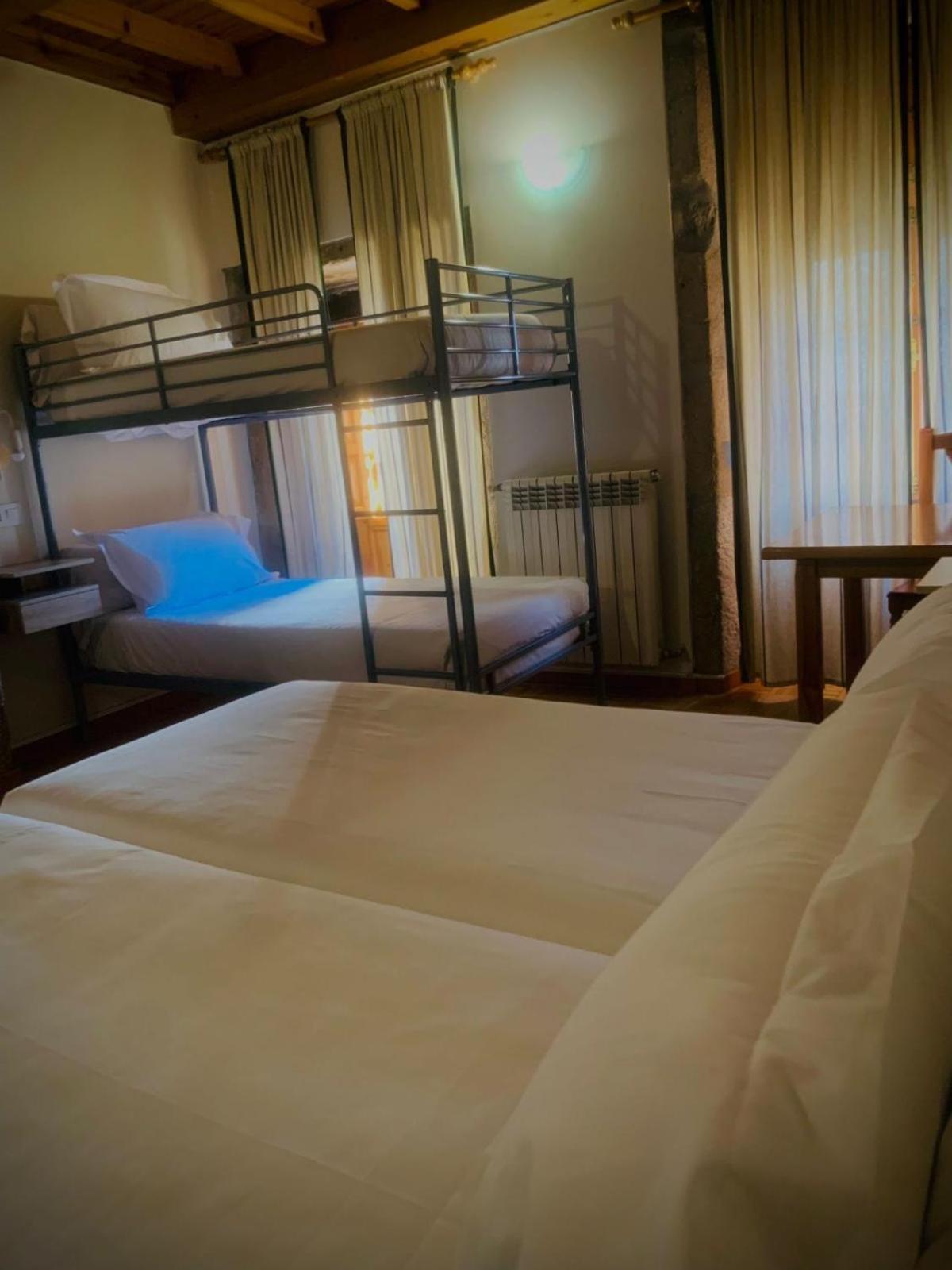 Hostal As Margaritas ซานติอาโก เด กอมโปสเตลา ภายนอก รูปภาพ